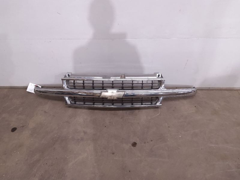 Grille Excluding Ltz Chrome Fits 00-06 SUBURBAN 1500 267909