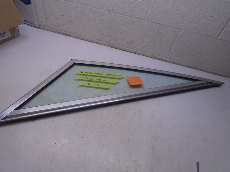 Z7 1992 178 Monte Carlo CobiaBoat Windshield Passenger Port Left