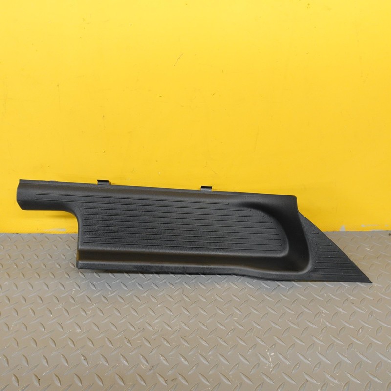 2020-2024 KIA TELLURIDE RIGHT PASSENGER REAR DOOR SILL PLATE OEM 85885S9000