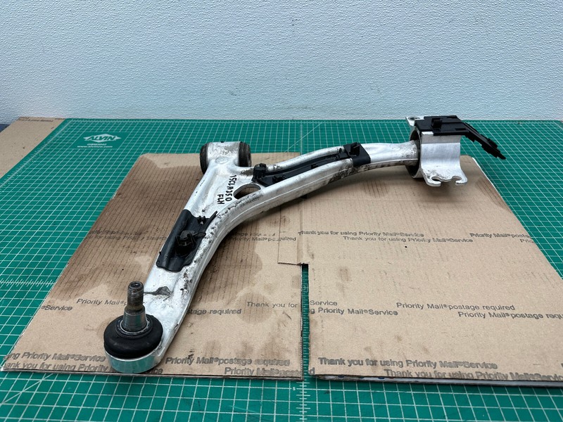 14-19 Mercedes CLA250 C117 FRONT LEFT DRIVER SIDE LOWER CONTROL ARM OEM