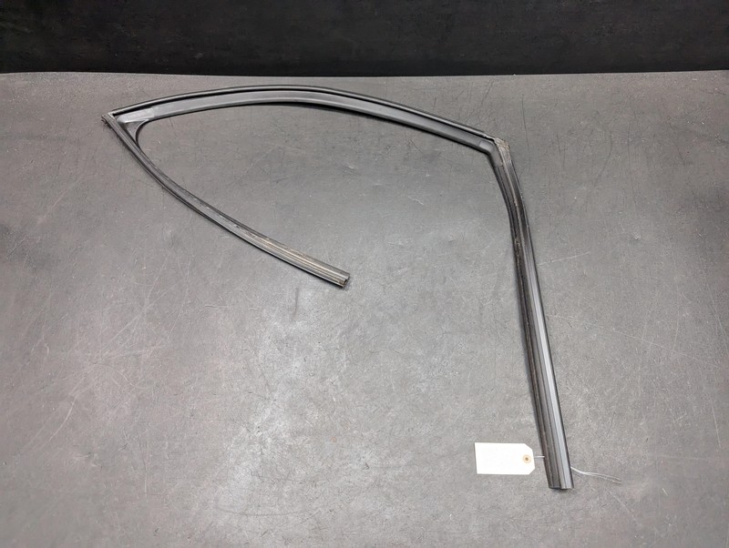 Front Right Door Window Glass Run Channel 2019 Infiniti Q50 2014 2015 2016- 2022