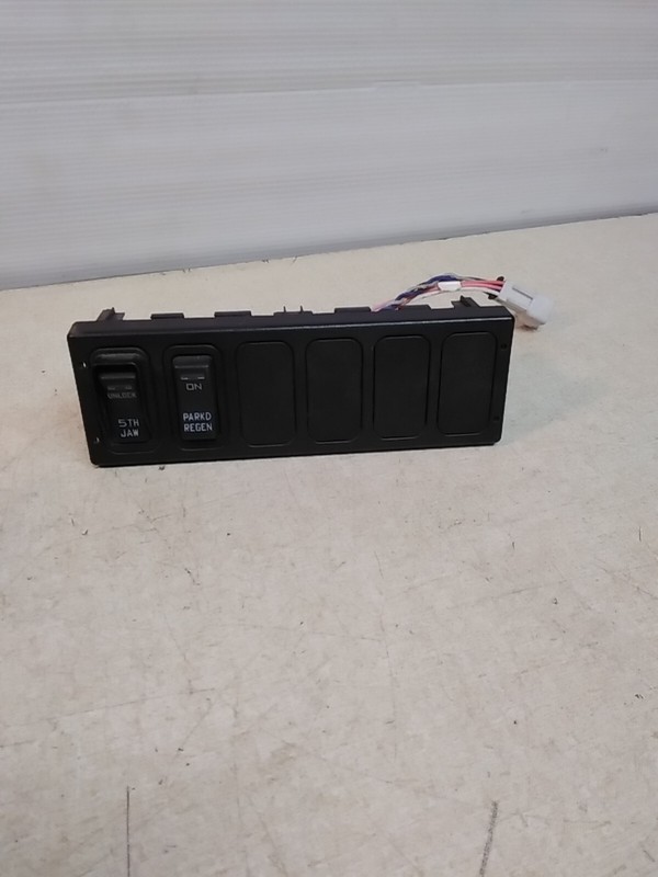 International 3575432C4 Switch Console Fifth Wheel And Regen Parkd