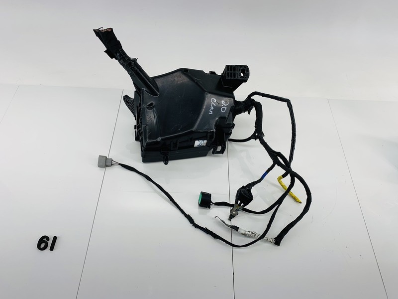19-20 HYUNDAI ELANTRA 2.0L L4 ENGINE COMPARTMENT WIRING JUNCTION FUSE BOX OEM