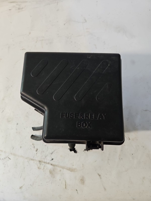 2007-09 HYUNDAI SANTE FE ENGINE COMPARTMENT FUSE BOX OEM 91115-2B020