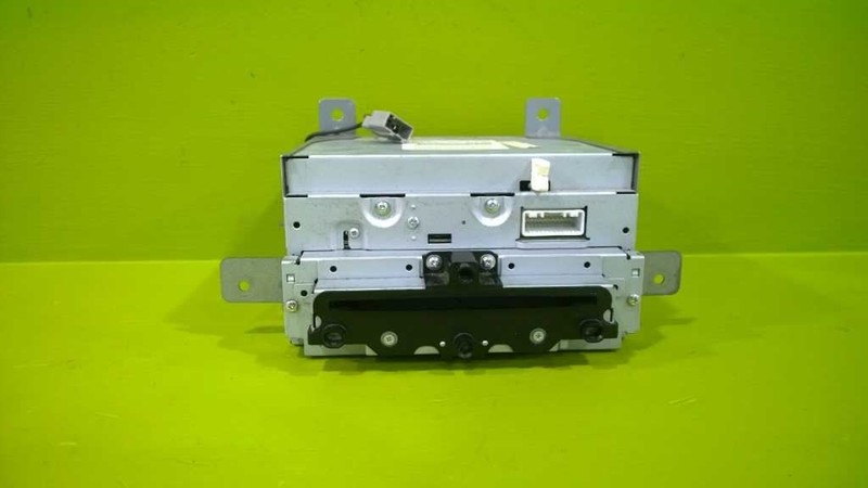 07 08 09 TRIBECA AM FM CD PLAYER RECEIVER OEM 3173-6