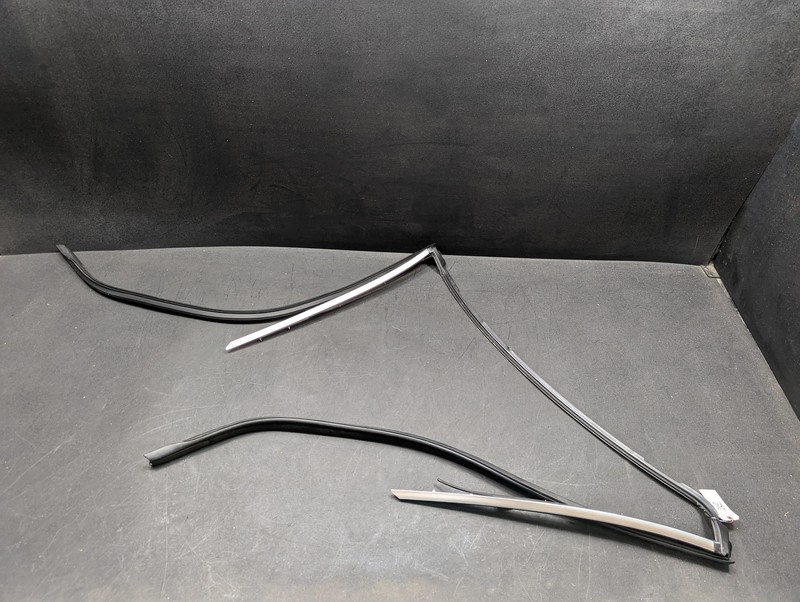 Front Windshield Glass Weatherstrip 2018 BMW 430i 51767279772 2017 2019 2020