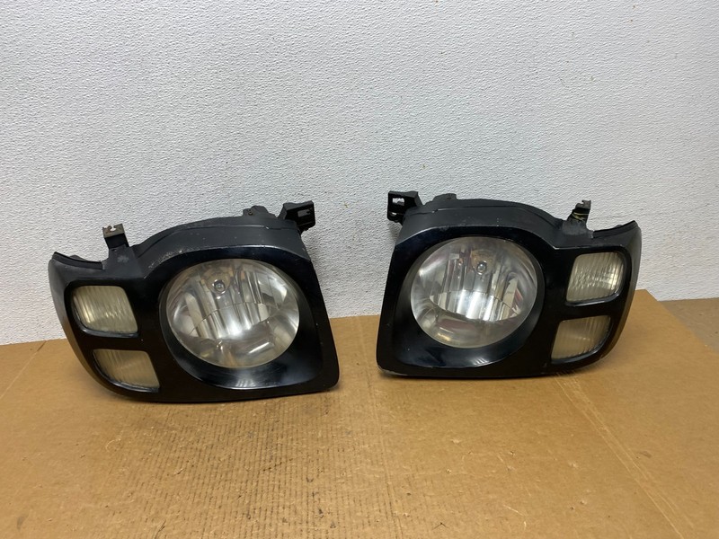 2002 2003 2004 Nissan Xterra Left+Right Side Headlights OEM AE0510 DW