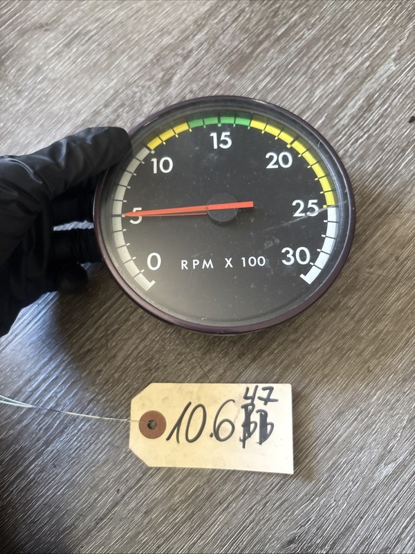 Freightliner COLUMBIA RPM Gauge - P/N: 8270943-000 2246508000