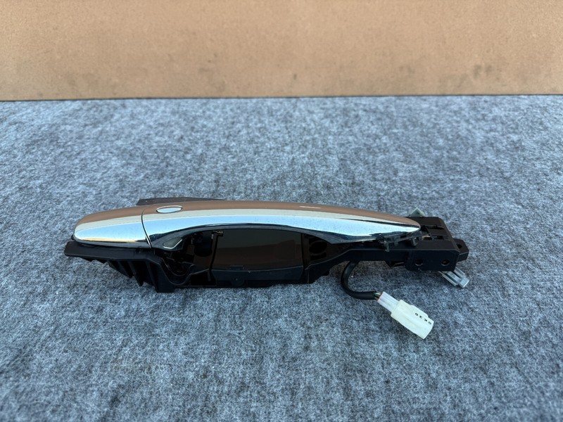 INFINITI M37 M35H M56 Q70 11-19 OEM FRONT RIGHT PASSENGER DOOR HANDLE (KEYLESS)