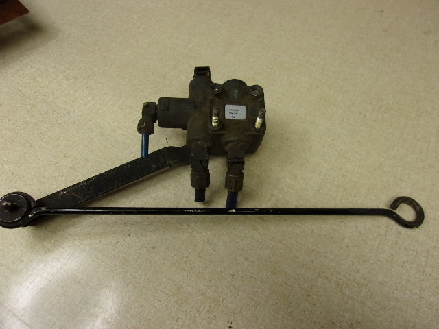 Kenworth Freightliner Leveling Valve 16-14318-000 52341-Q135 *FREE SHIPPING*