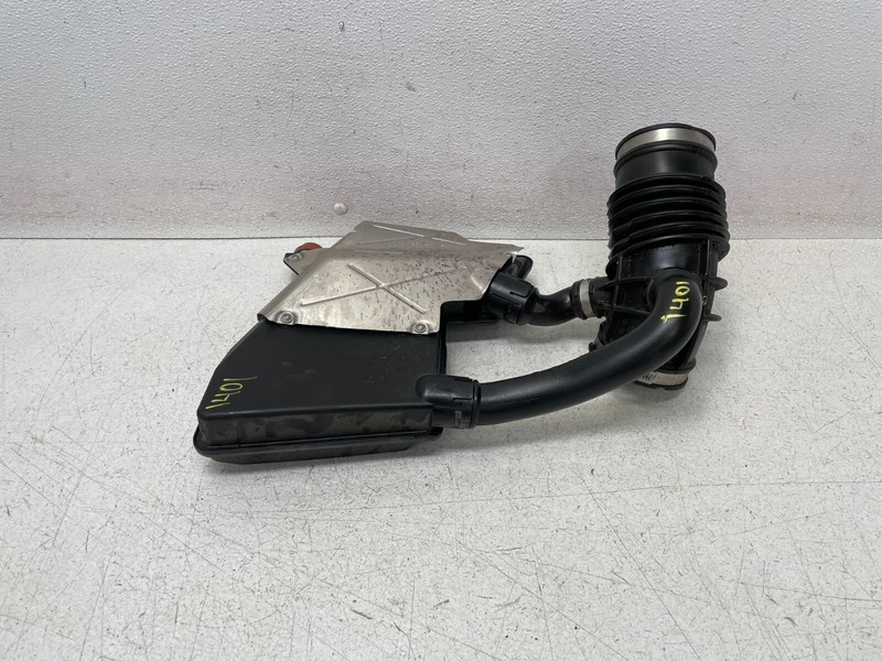17 18 19 BMW G30 540i Air Intake Cleaner Resonator Box 1401 OEM