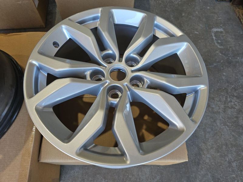 2016-2020 Chevrolet Impala 5712 Wheel 18 x 8 Rim Silver Painted 23123771