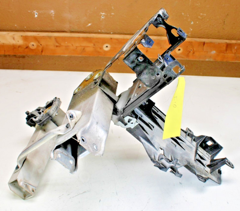 2011 - 2016 BMW 5 Series F10 Front LEFT Reinforcement Support Bracket OEM