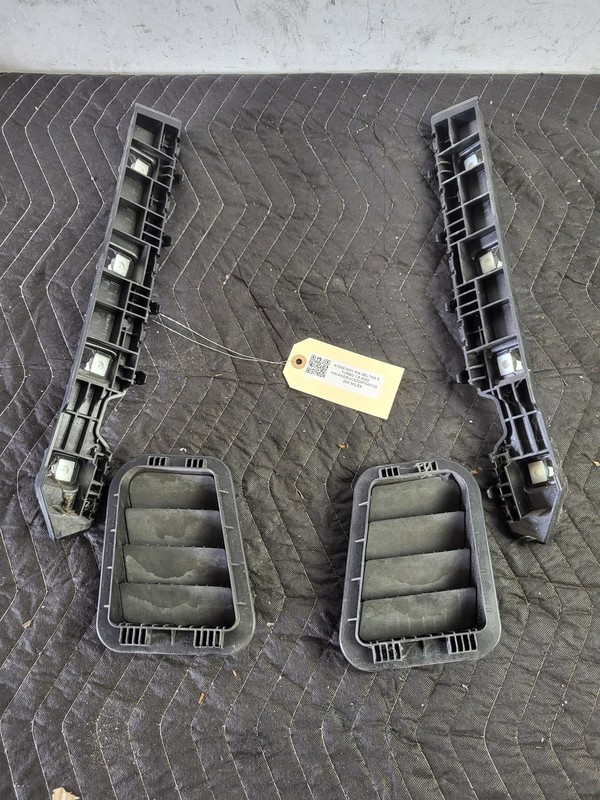 Used Oem Kia Rear Bumper Brackets & Quarter Pressure Vents for 2021-2023 Seltos