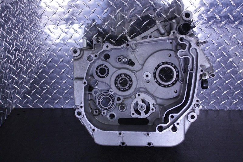 08 HYOSUNG GT 650 R COMET ENGINE BLOCK CRANK CASE HALF #1 OEM GT650