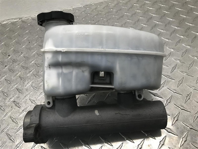 2003-2006 CHEVY TAHOE SUBURBAN BRAKE BOOSTER MASTER CYLINDER OEM 18047527