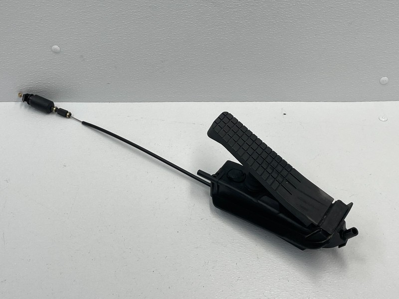 2000-2004 Porsche Boxster Accelerator Gas Pedal W/Cable 1460 OEM