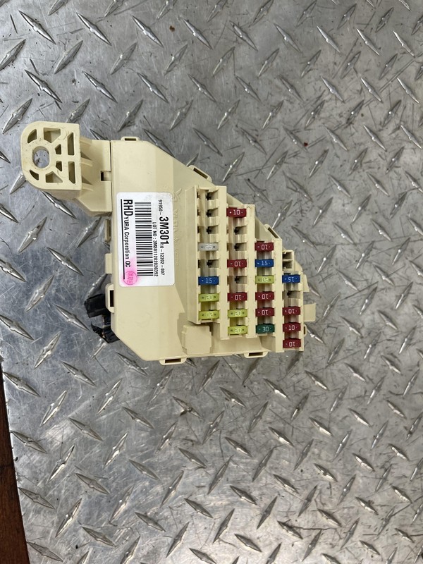 Fuse Box Relay Junction Block RHD OEM Hyundai Genesis Sedan 12-14 91950-3M301