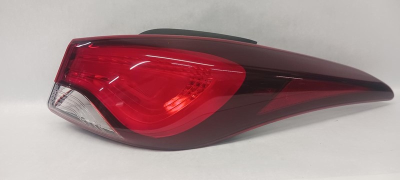 14-'16 HYUNDAI ELANTRA Sedan passenger outer Taillight incandescent OEM Grade A