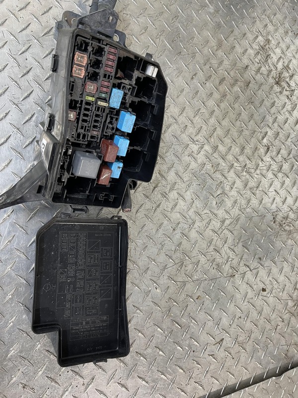 2006-12 TOYOTA RAV4 PASSENGER RIGHT FUSE BOX ENGINE 2.4L 2AZFE ENGINE 4