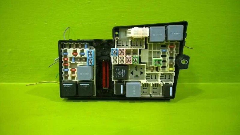 13 14 15 16 ESCAPE FUSE RELAY BOX OEM 3592-21