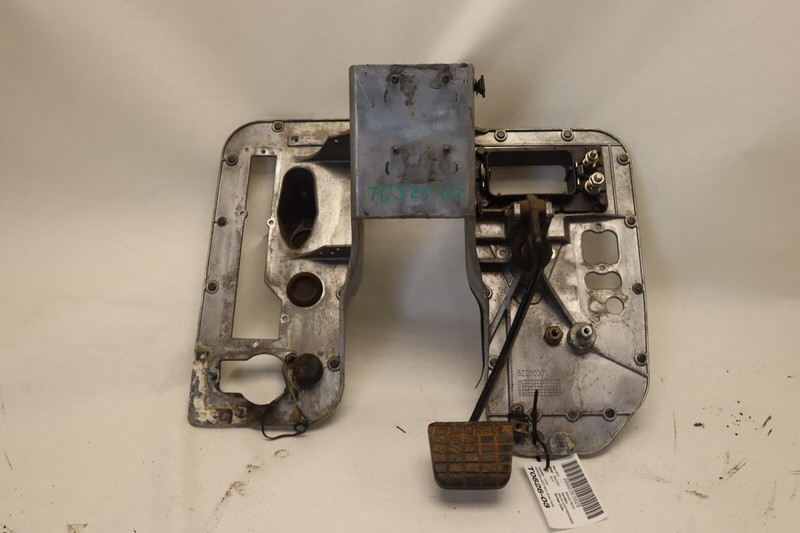 2013-2018 MACK CXU613 MP8 PARK PARKING BRAKE PEDAL W/ BRACKET OEM