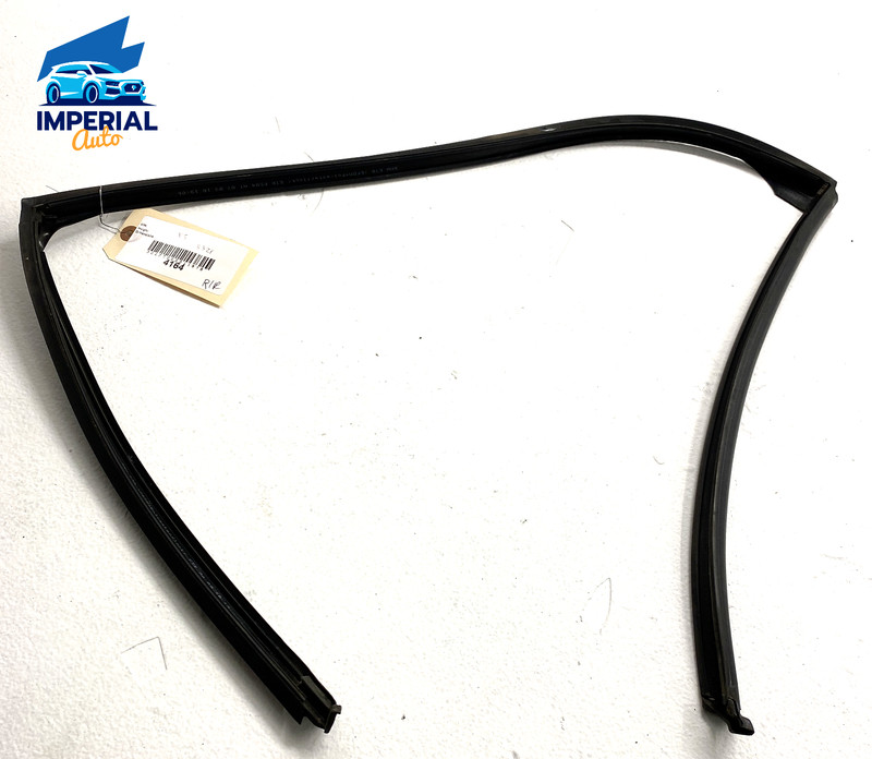 08-11 BMW X5 REAR PASSENGER SIDE DOOR ON BODY WEATHERSTRIP SEAL OEM