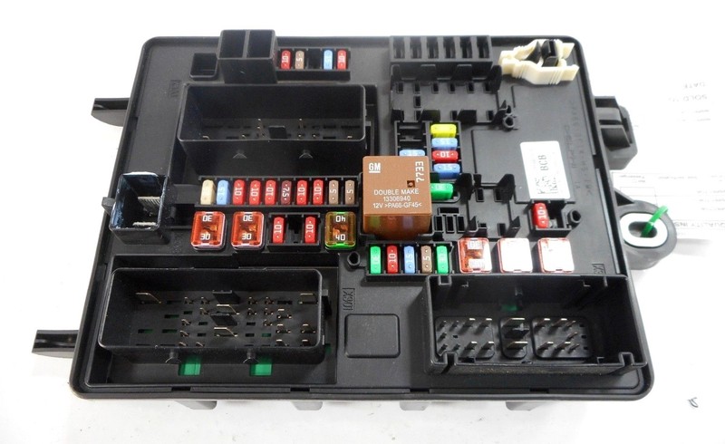 2014 14 Cadillac ATS Cabin Fuse Box Fusebox Junction Relay OEM 23134073
