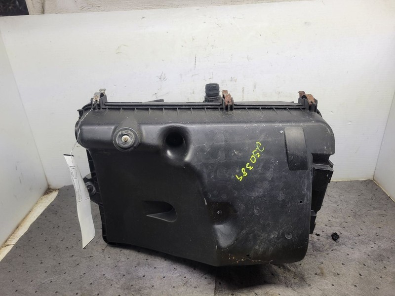Air Cleaner 4.6L Fits 07-08 LUCERNE 1670082