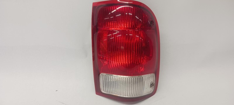 00 FORD RANGER Right passenger Taillight OEM Grade A!