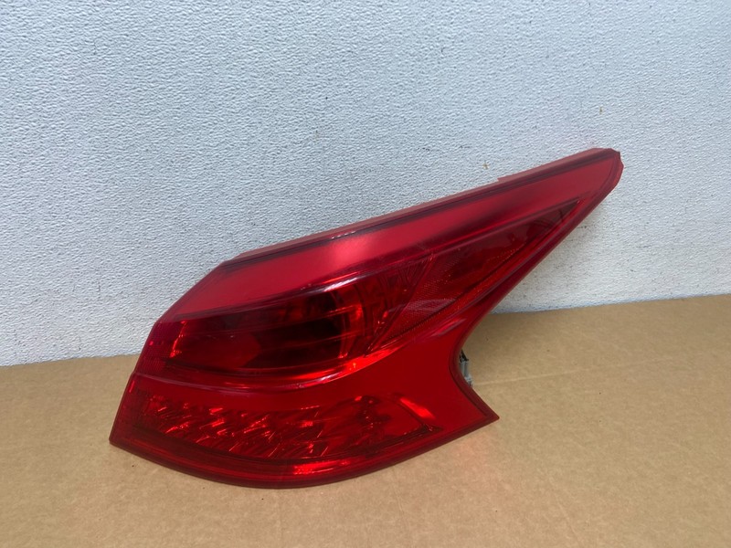 2011 - 2014 Nissan Murano Convertible Right Passenger Side Tail Light ad5274 DG