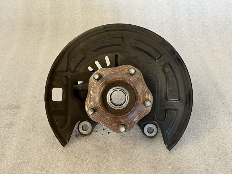2013-2019 NISSAN SENTRA RIGHT PASSENGER SIDE FRONT SPINDLE KNUCKLE HUB