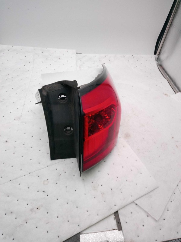 2019 Ford Escape Right Tail Light Assembly White OEM 678730 104K Miles