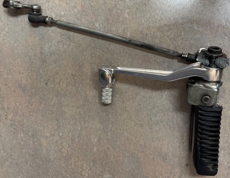 2001 Suzuki GSF1200 GSF 1200 Foot Peg Pedal Gear Shift Shifter Shaft Linkage Z4