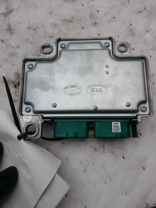 Used Air Bag Module fits: 2019 Hyundai Kona Air Bag center console Grade B