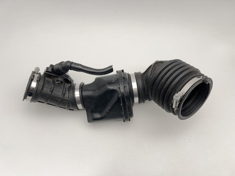 2018-2021 GMC TERRAIN ENGINE AIR CLEANER OUTLET DUCT TUBE 61054