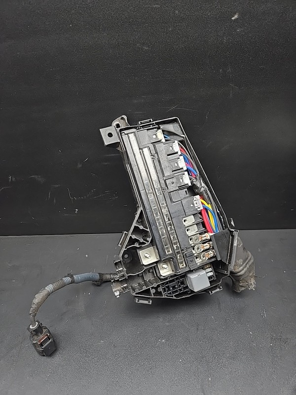 2007-2017 Lexus LS460 Engine Compartment Fuse And Relay Box 82662-50270 OEM