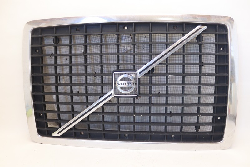 2004-2018 VOLVO VNL 670 RADIATOR MAIN GRILL GRILLE 84023892 OEM