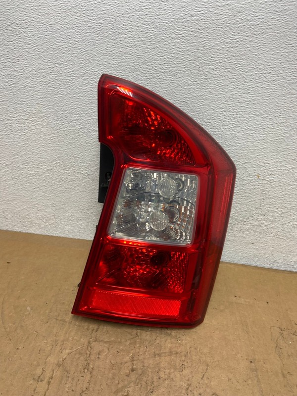 2007 2008 2009 2010 2011 2012 Kia Rondo Right Passenger Tail Light Oem AD0598 LK