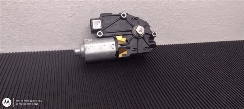 2014-2022 Jeep Cherokee Sun Roof Sunroof Sliding Motor OEM 68194950AB