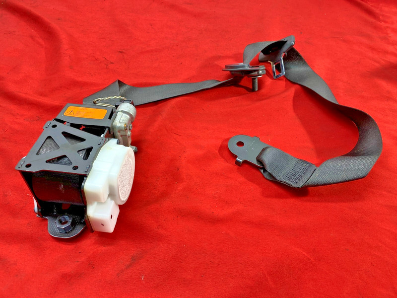 07-14 BMW E70 E71 X5 X6 Front Right Passenger Seatbelt Buckle Retractor Blck OEM