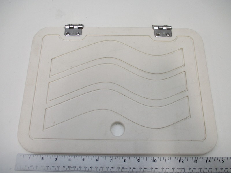 2005 Hurricane Sundeck SD257DC Hinged Bow Live Well Cover 14 3/8" X 10 1/2"