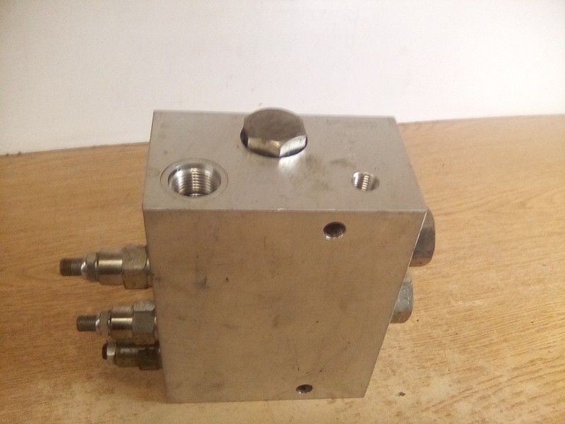 Sun Hydraulics YRDC LAN AM 50 Manifold Block