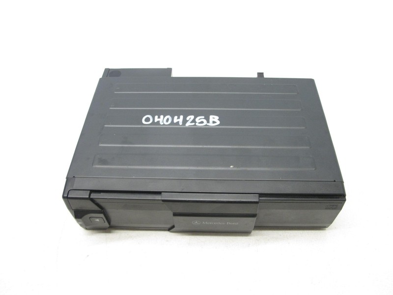 97-02 Mercedes W208 SL500 S500 CLK430 CD Changer 6 Disk Player A0028207989 OEM