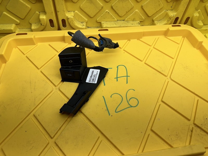 2008-2014 Mercedes W204 C250 C300 Center Console USB Connect Mount Plate OEM