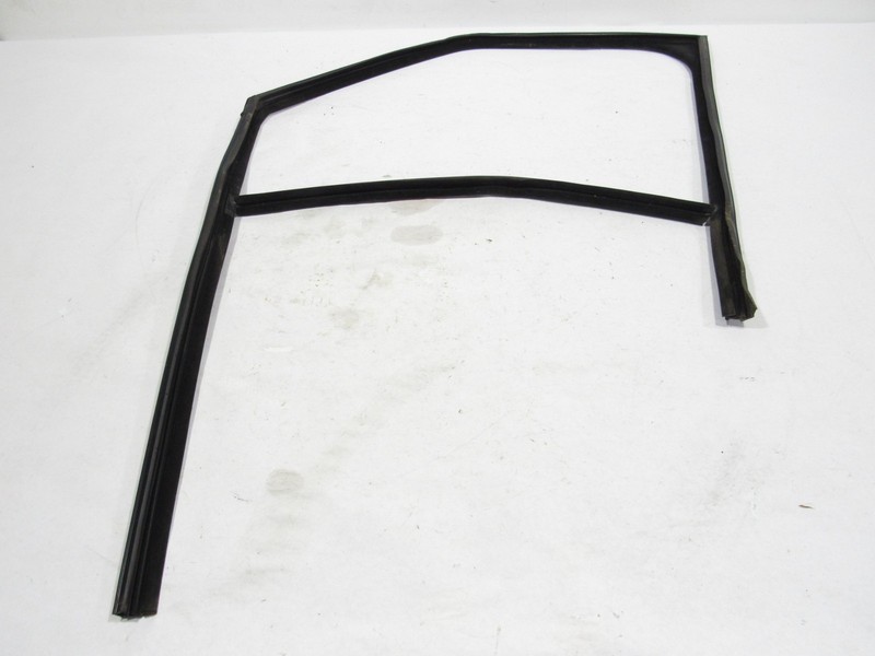 14-17 Land Range Rover 2016 L405 Front Left Door Window Weatherstrip Seal ;:Y