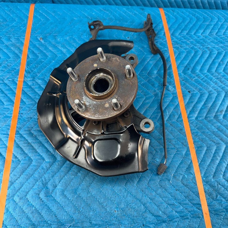 05-12 TOYOTA AVALON XL Front Passenger Right Spindle/Knuckle w/Hub OEM