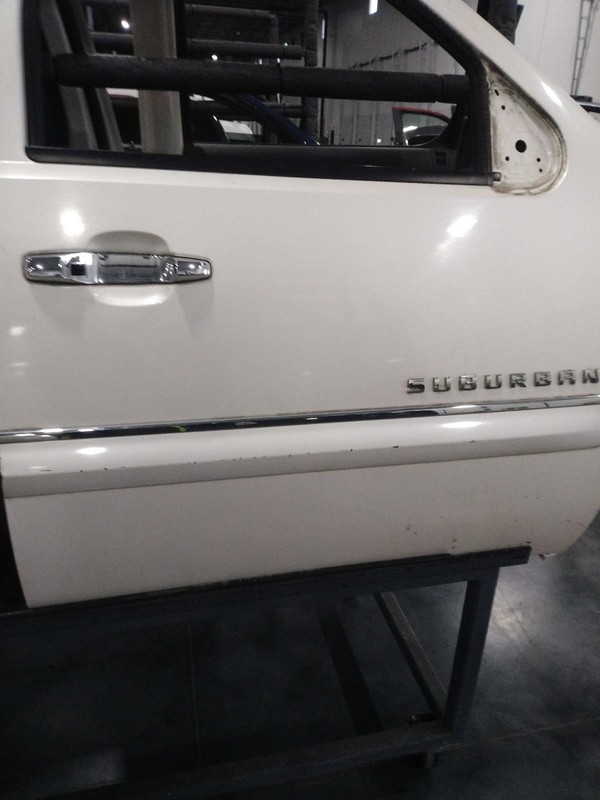 2008 Chevrolet Suburban 1500 Right Front Door White 305837 Used, 158k Miles