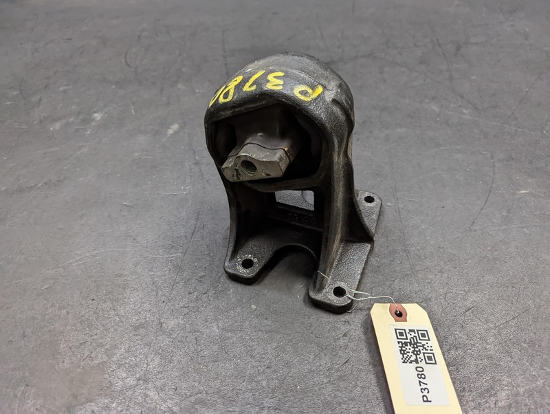Right Engine Mount Bracket 2016 Dodge RAM 1500 68043230AA 2011 2012 2013- 2021