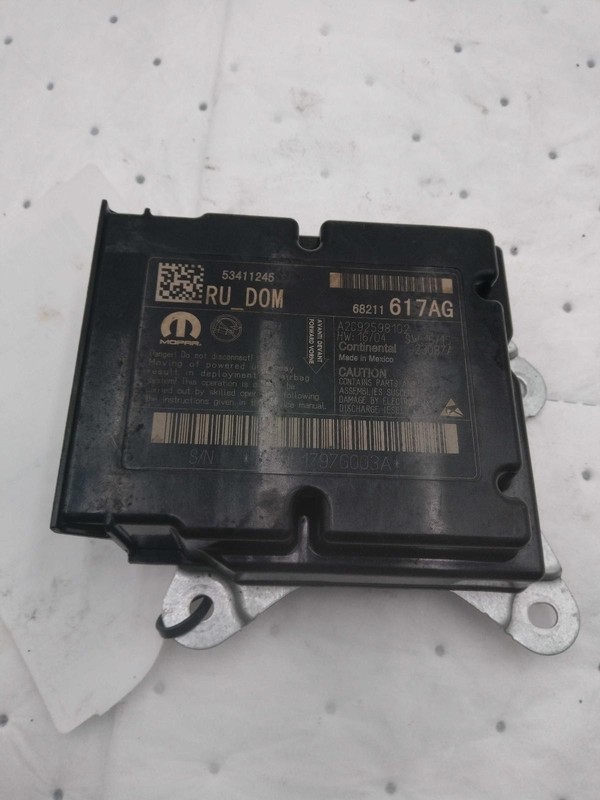 Used Air Bag Module fits: 2017 Chrysler Pacifica Air Bag occupant restraint ID 6